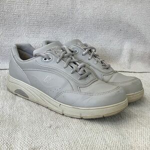 New Balance Women's size 10 walking / running shoes/ Sneakers gray w/ high soles